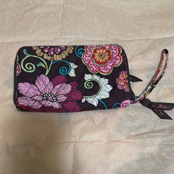 Vera Bradley Handbags - Vera Bradley Wristlet Retired